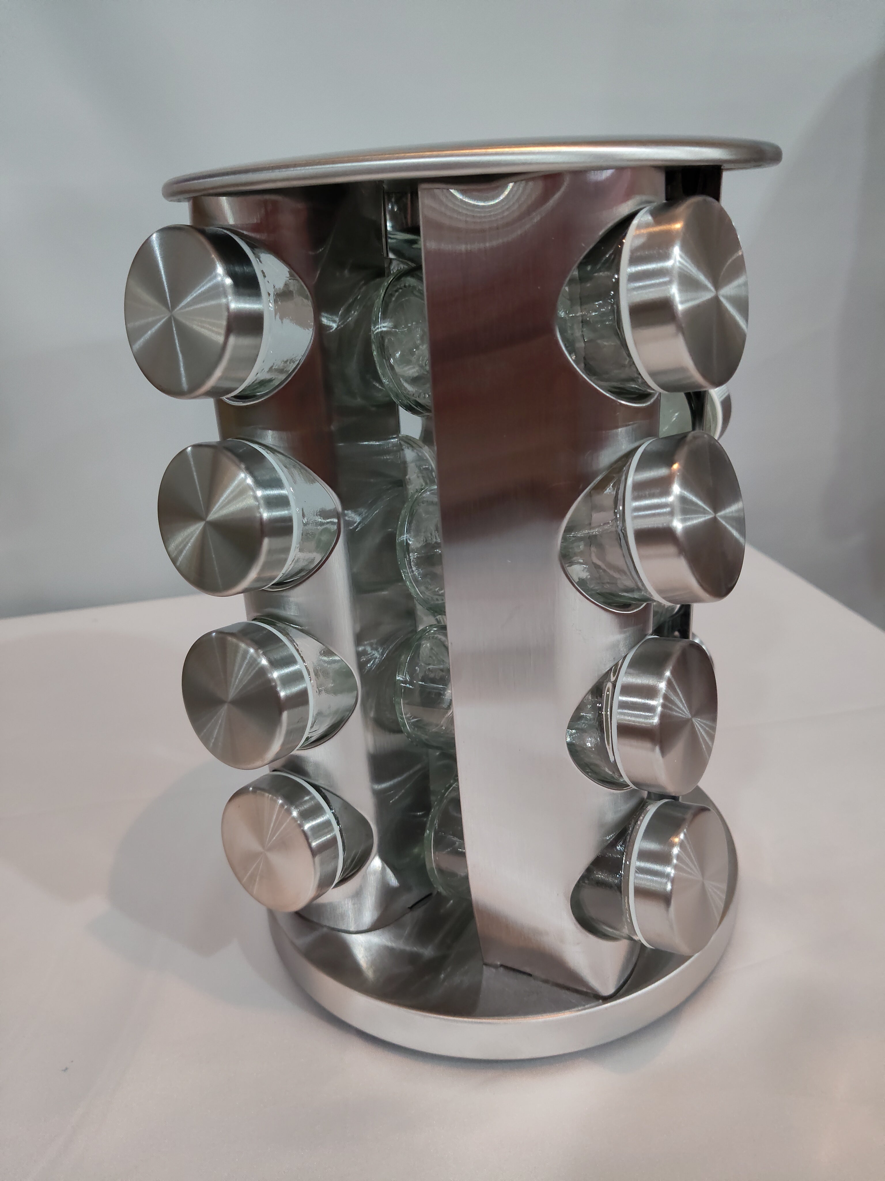 Conjunto de temperos rotativos de vidro e aço inoxidável.